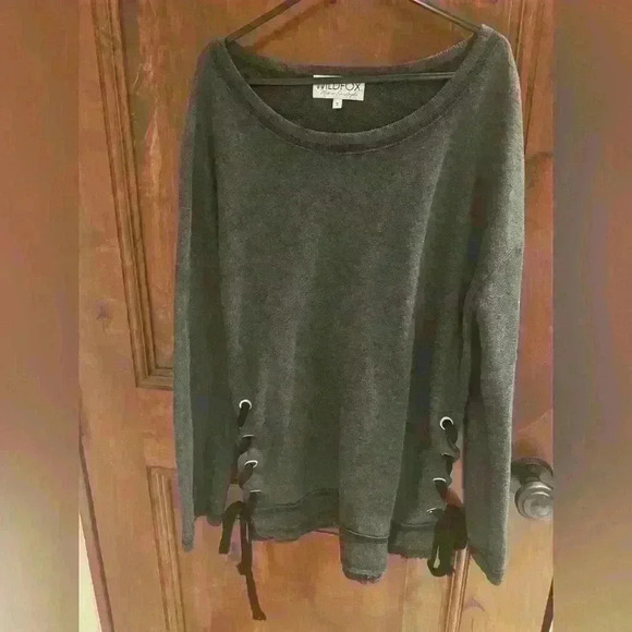 Wildfox Tops - Wildfox Jena Sweatshirt Black Small